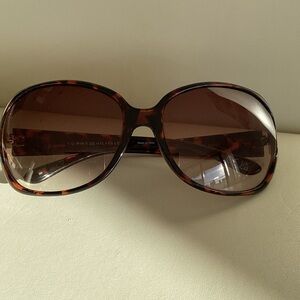 Tommy Hilfiger Women's Brown Tortoise Sunglasses